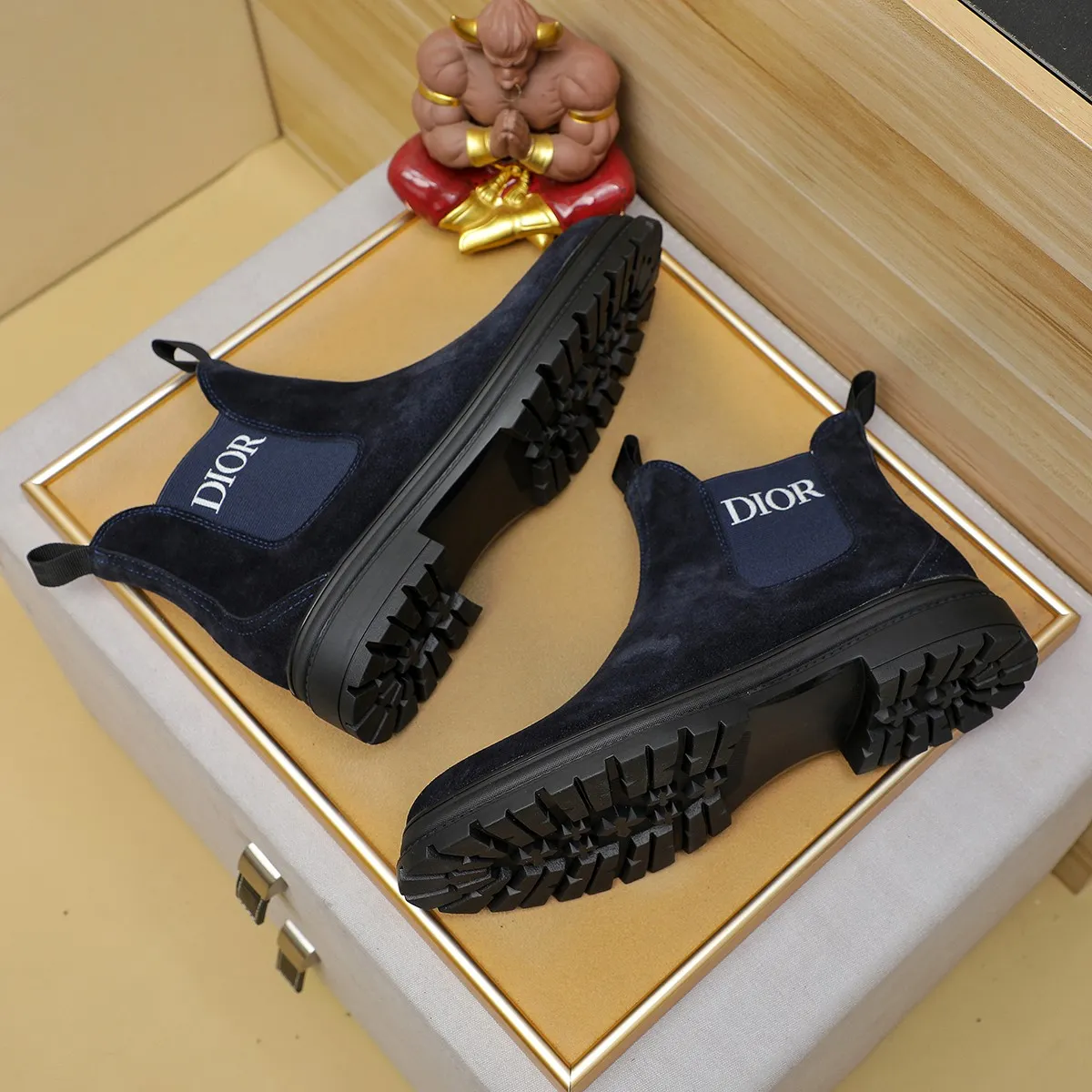 Ex-factory price: 480⌚️⌚️"Dior" Gaobang short boots⚠️⚠️Top purchasing agent🔍🔍Men's 2023HK counters are on sale simultaneously. Sole: The original sole is specially provided by the original factory. The exclusive movable molded sole is super comfortable. The original factory and the single product are handmade🔍🔍. The details determine the quality. We only make shoes with care. You can enter and exit the counter at will. Welcome to compare. 🇮🇹Size: 38-444️⃣Colors available